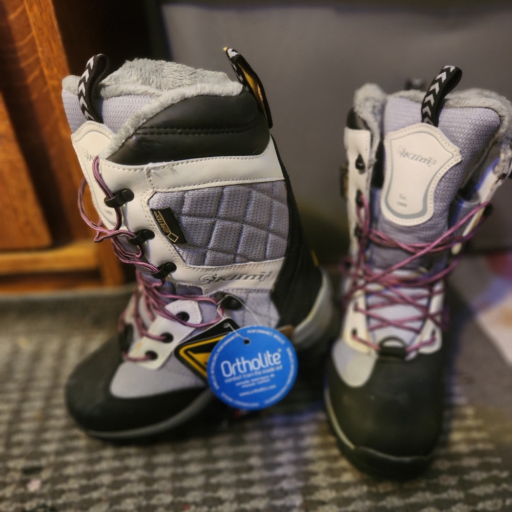 Kim snow boots size 5 Grey black purple